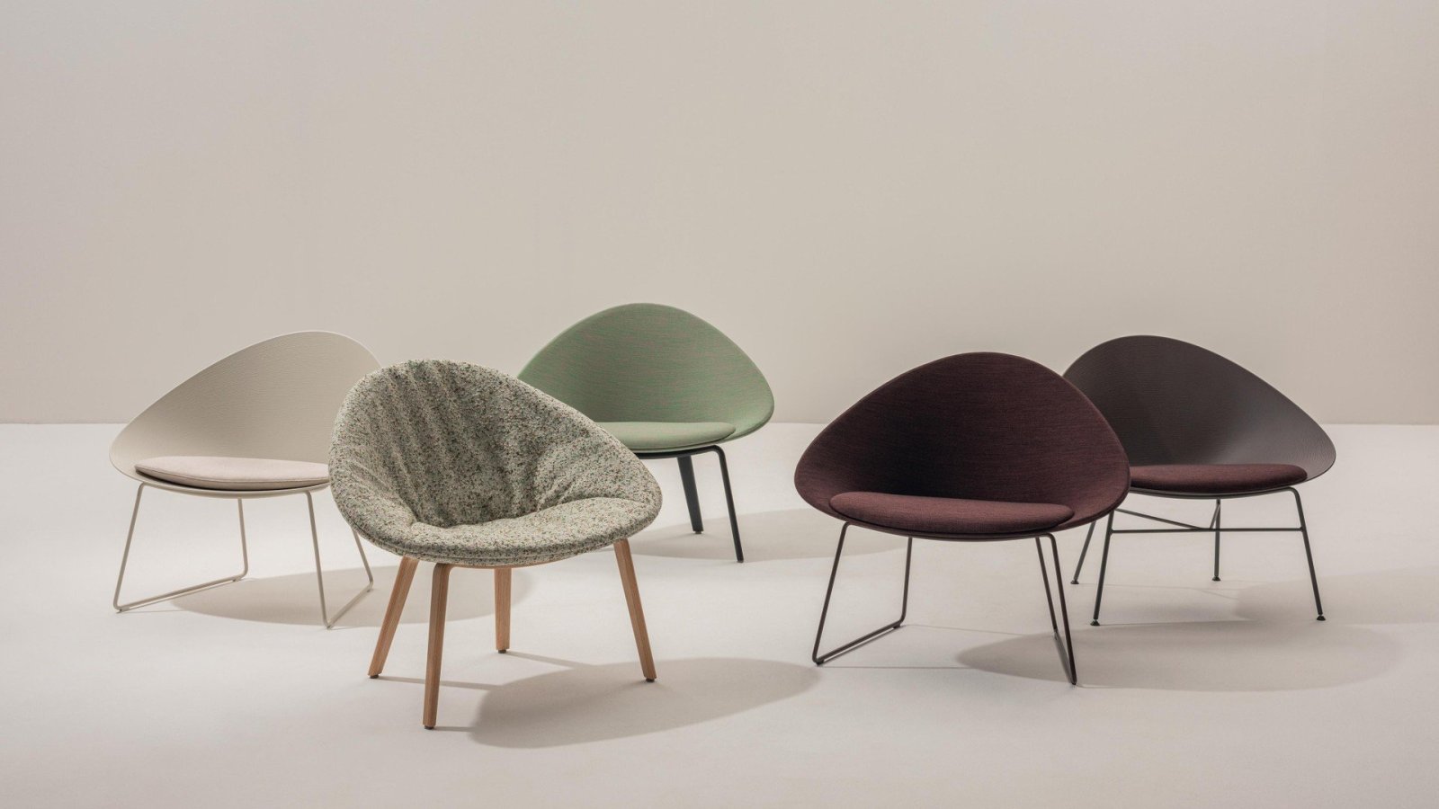 Adell visitor chair by Arper in a reception area