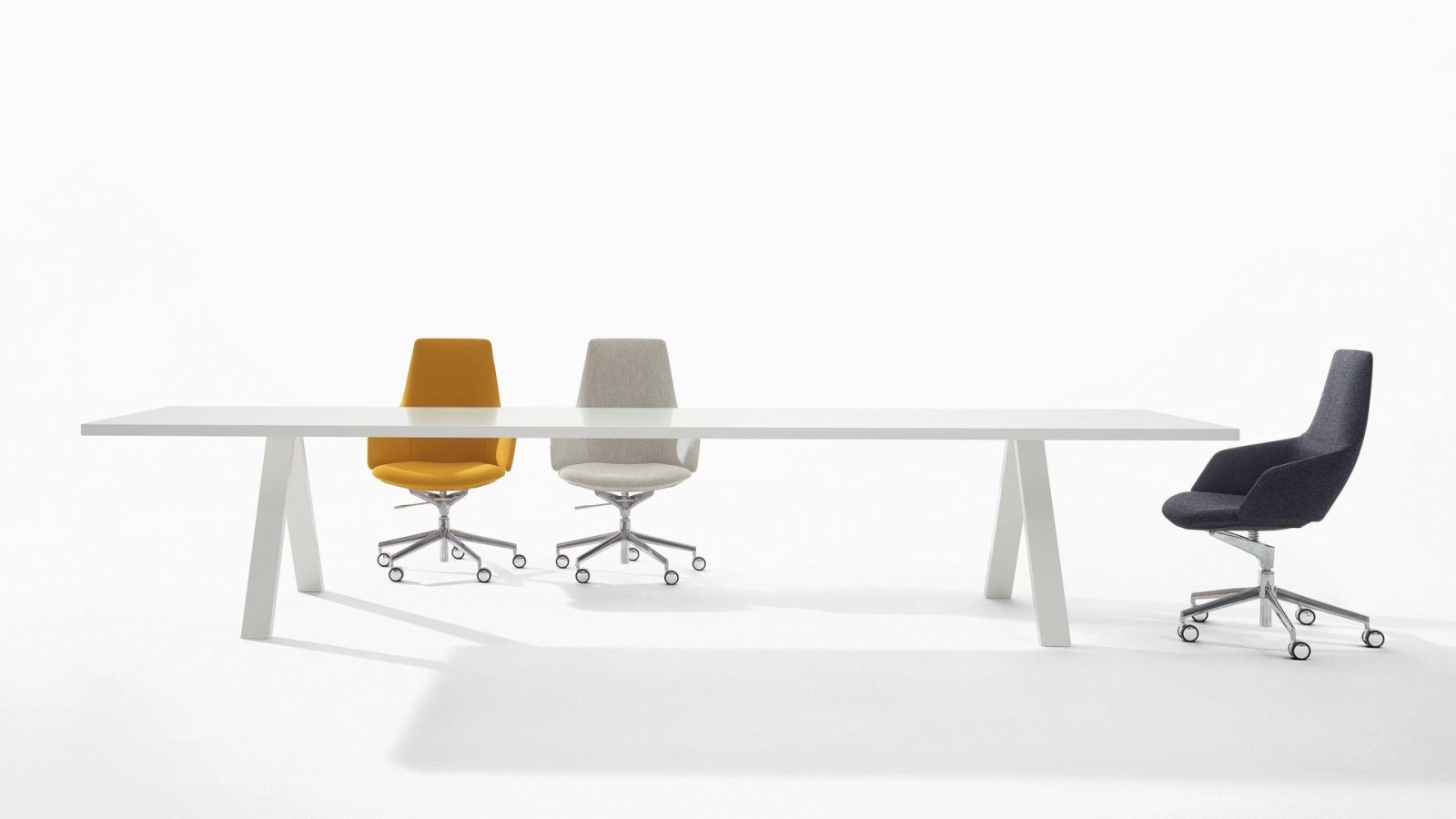 Meeting room table Cross by Arper in the boardroom