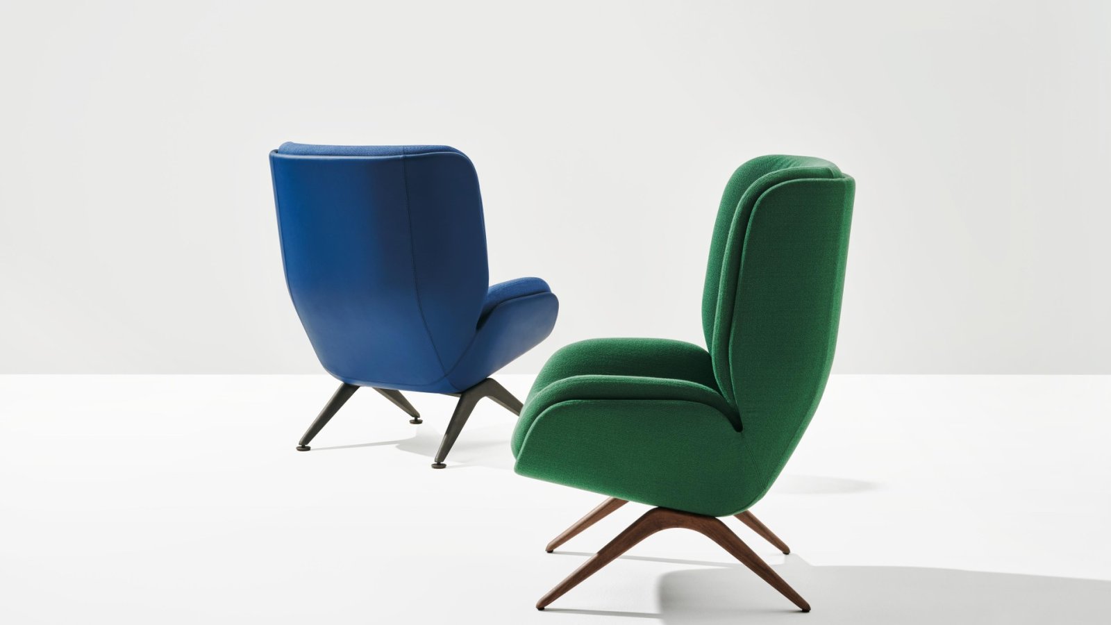 Waiting room armchairs Lepal by Arper at reception