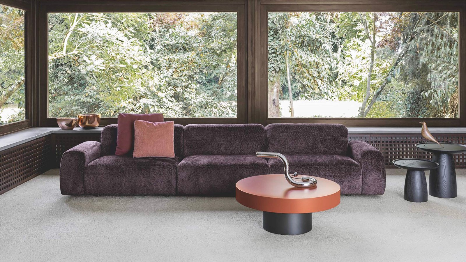 Cloud by Flexteam as a 375 cm sofa in pale fabric, photographed head-on