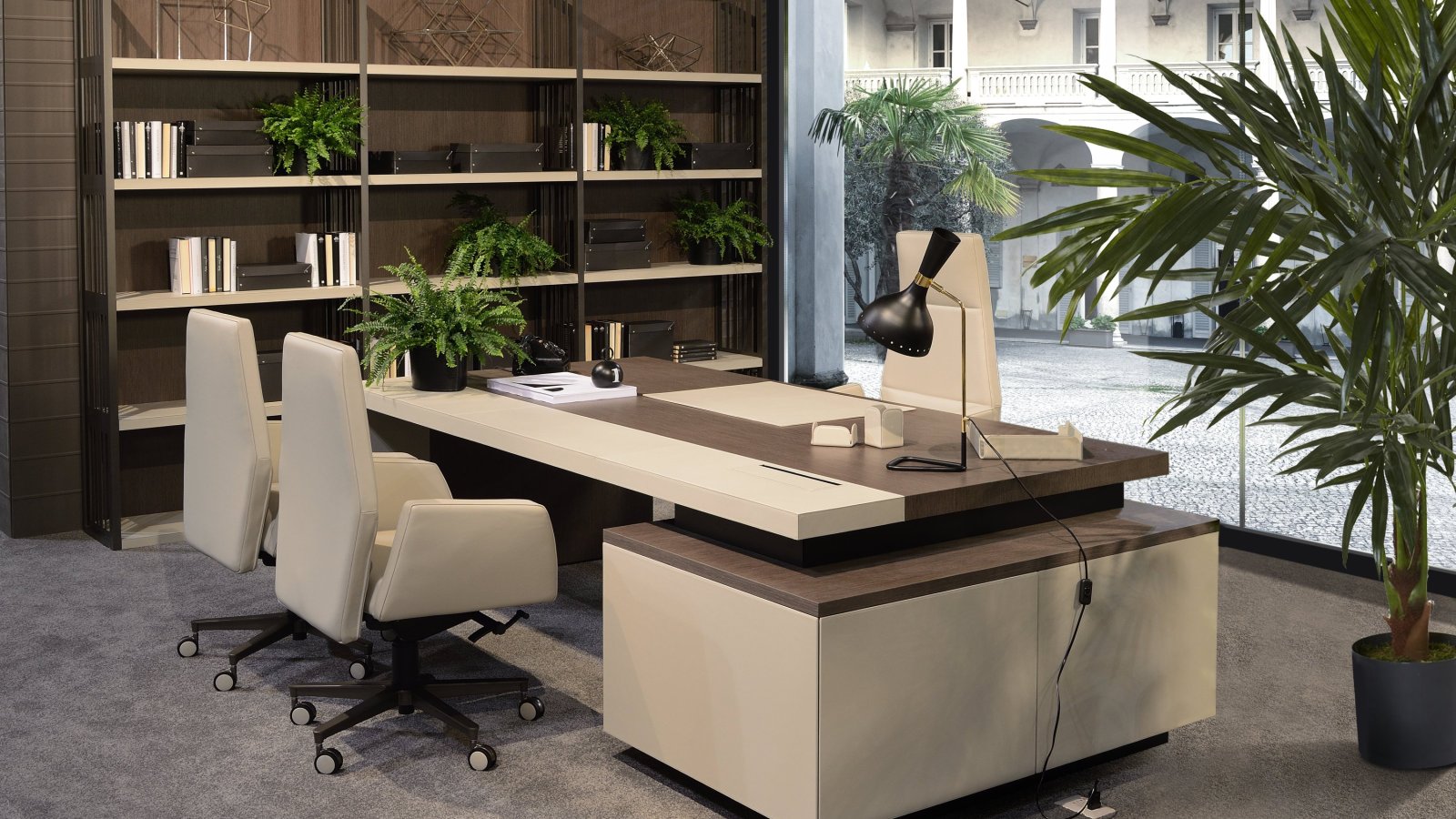 Kefa executive desk by i4Mariani seen from the side