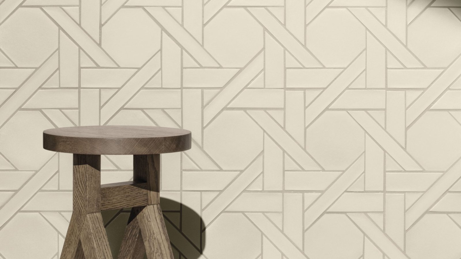 Weaving mosaic by Mutina with the Ba Leng interlocking pattern in white