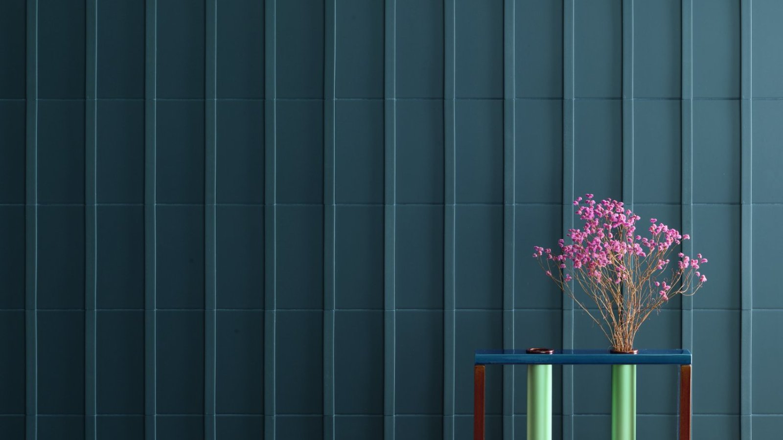 Wall clad in Motivo by Mutina with vertical relief battens