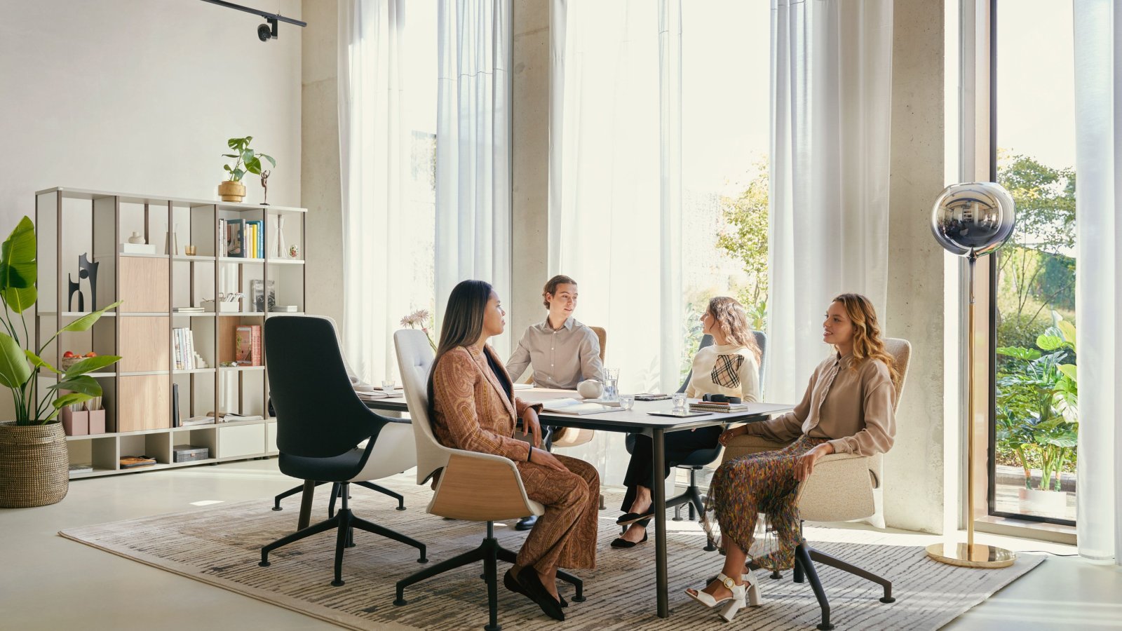 Meeting room chair se:mission by Sedus with a mid backrest