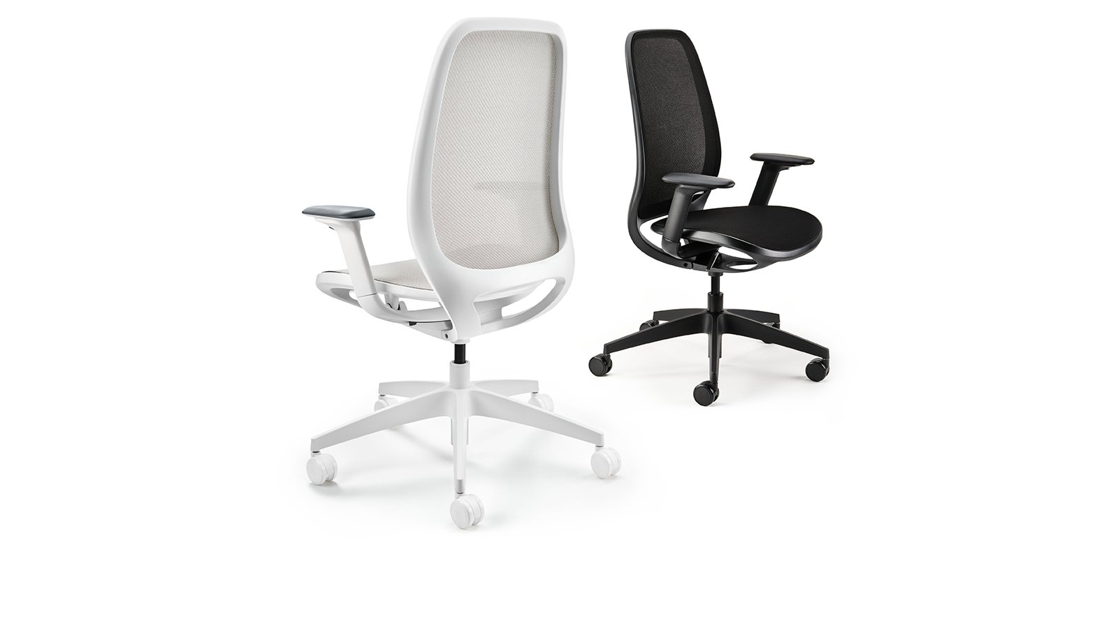 Hybrid task office chair se:air by Sedus in a shared meeting room