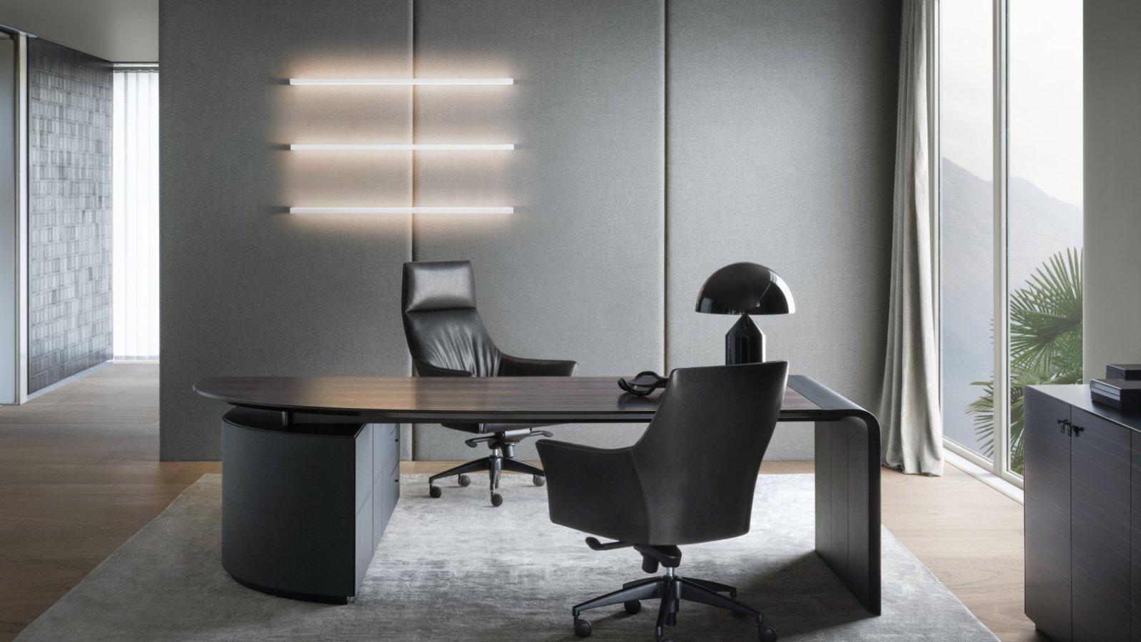 Siena executive desk by i4Mariani with Macassar ebony top and black saddle leather leg