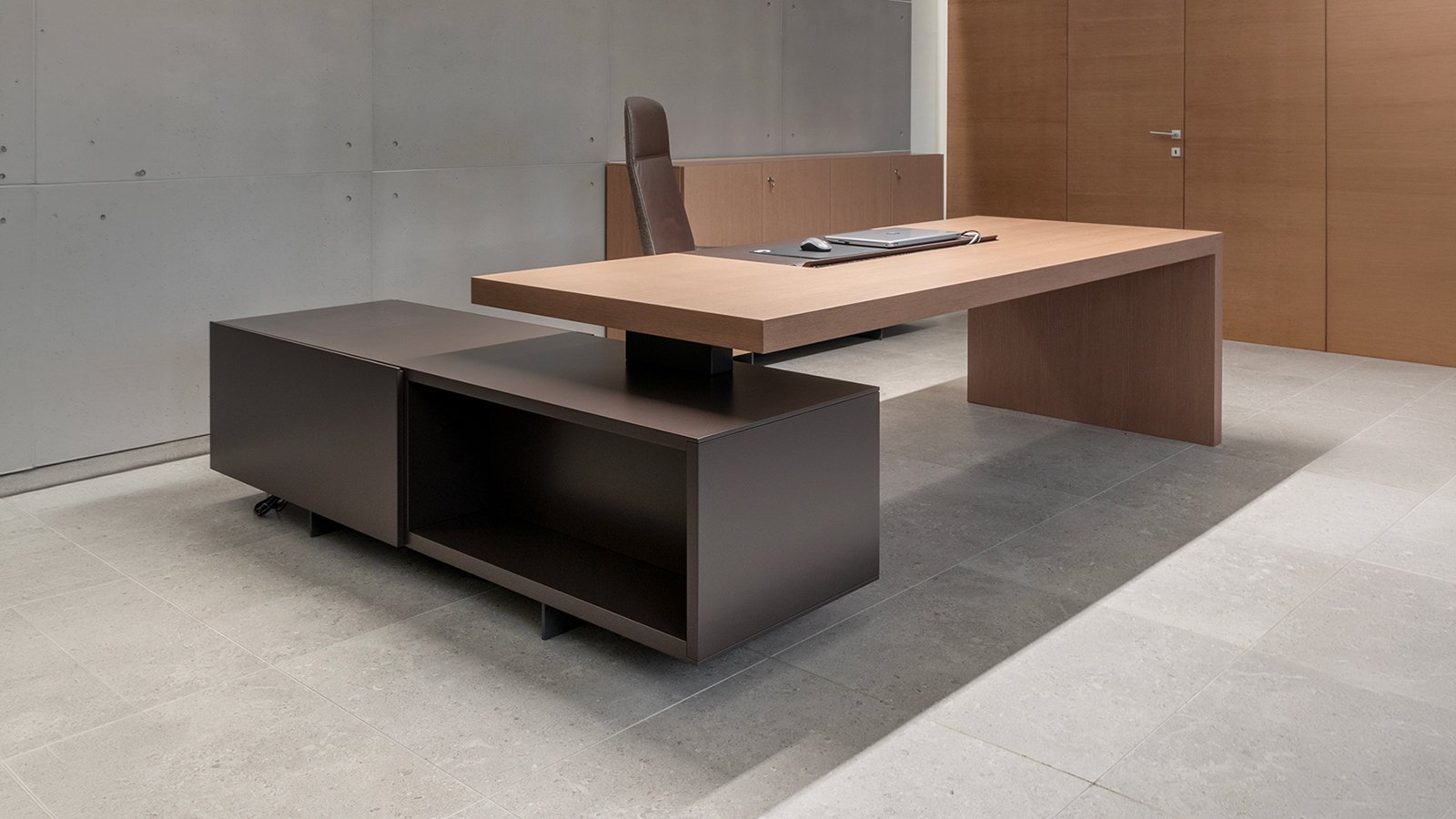 Executive desk Asymmetrical by Tecno with the cabinet on the right