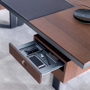 Round Lloyd meeting table of 140 cm diameter