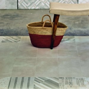 Outdoor covered terrace floor in Azulej