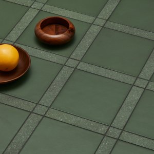 Unrectified edge and 12 mm thickness of a Time tile