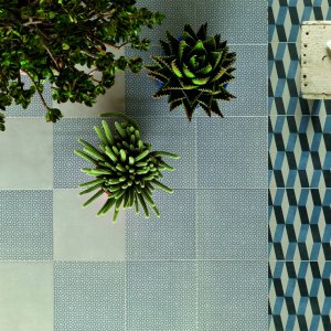 Bathroom floor in digitally printed Azulej Bianco