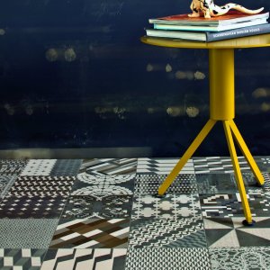 Close view of the Azulej Renda pattern by Mutina