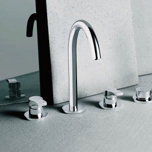 Bidet fitted with the single-hole AL/23 mixer in chrome