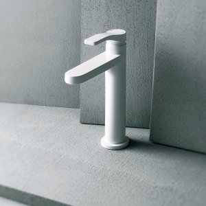 AL/23 single-hole basin mixer by Fantini in chrome against a slab of grey concrete