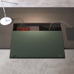 Louvred front screen under the Arche desktop