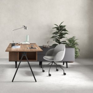 Designer desks Lay by Archiutti with light grey tops and red structure in an open-plan office