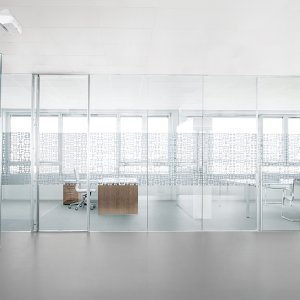 Transparent polycarbonate joint between two www.60 panes