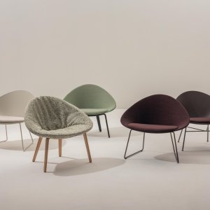 Adell visitor chair by Arper in a reception area