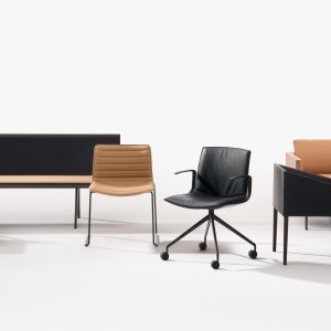 Conference and boardroom chairs Catifa Up by Arper at the meeting table