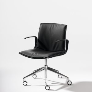 Catifa Up as a visitor chair in front of the desk