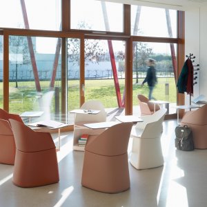 Cila visitor chair in front of the desk