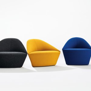 Colina beside the Loop modular sofa by Arper