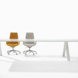 Meeting room table Cross by Arper in the boardroom