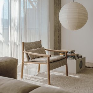 Kata Lounge on a terrace with striped knit