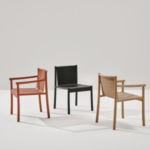 Waiting room chairs Kata by Arper in a reception area