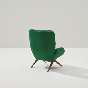 Wraparound outer panel of the Lepal armchair