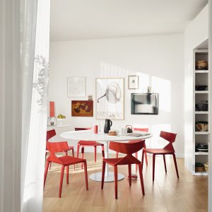 Oak shell on a steel frame: the Saya chair by Arper