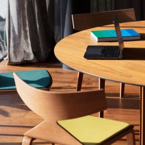 Home office with a Saya chair by Arper at a desk
