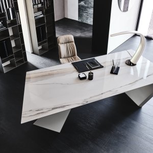 Black chrome insert on the Nasdaq Keramik desk
