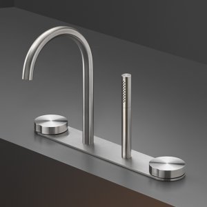 Rim-mounted Giotto Plus bath group with retractable hand shower