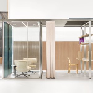 Cantilever pergola of the CSS_Village system by Citterio over an open-plan office