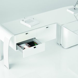 Curved plywood side of the AlfaOmega desk, hollowed in the centre and bevelled