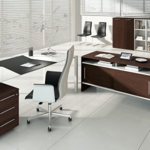 Attiva by Codutti with ring sides in white painted steel and walnut melamine top