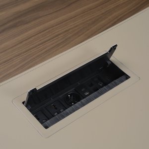 Working height of seventy-four centimetres at the table edge