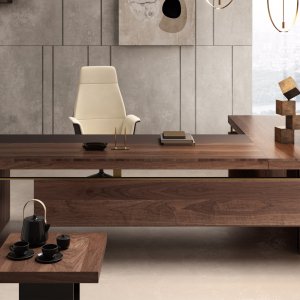Brass-coloured steel joints along the top of the Narciso desk by Della Rovere