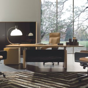 De Symetria executive desk by i4Mariani seen from the side