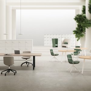 E-Place bench desking with central aluminium cable rail, DVO Office