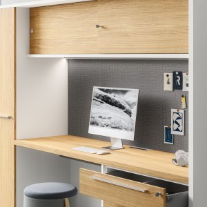 Leather-effect melamine insert on the Oxford desk