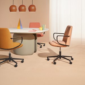 Both Elinor executive chairs side by side, high back and low back