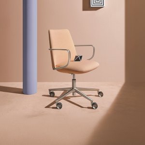 The die-cast aluminium armrest of the Elinor chair by Pedrali