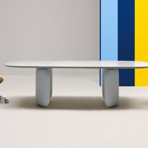 Five-spoke base and 65 mm castors under the Elinor executive chair