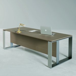 Meeting desk Altagamma, leather at the centre and clear glass on both sides