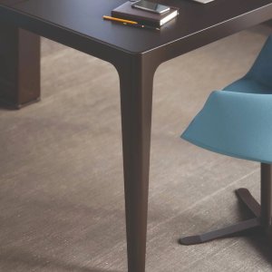 Sharing table by Estel with the sound-absorbing panel raised at the centre of the top