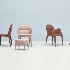 Ester 691 side chair, 48 cm wide, at a meeting room table