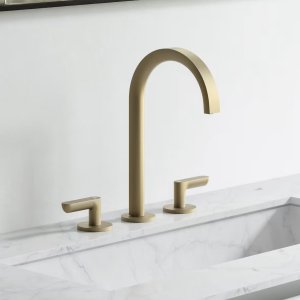 Single unhurried curve of the Icona spout