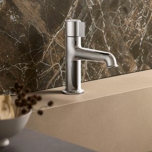 Bidet fitted with the single-hole Flora mixer by Fantini